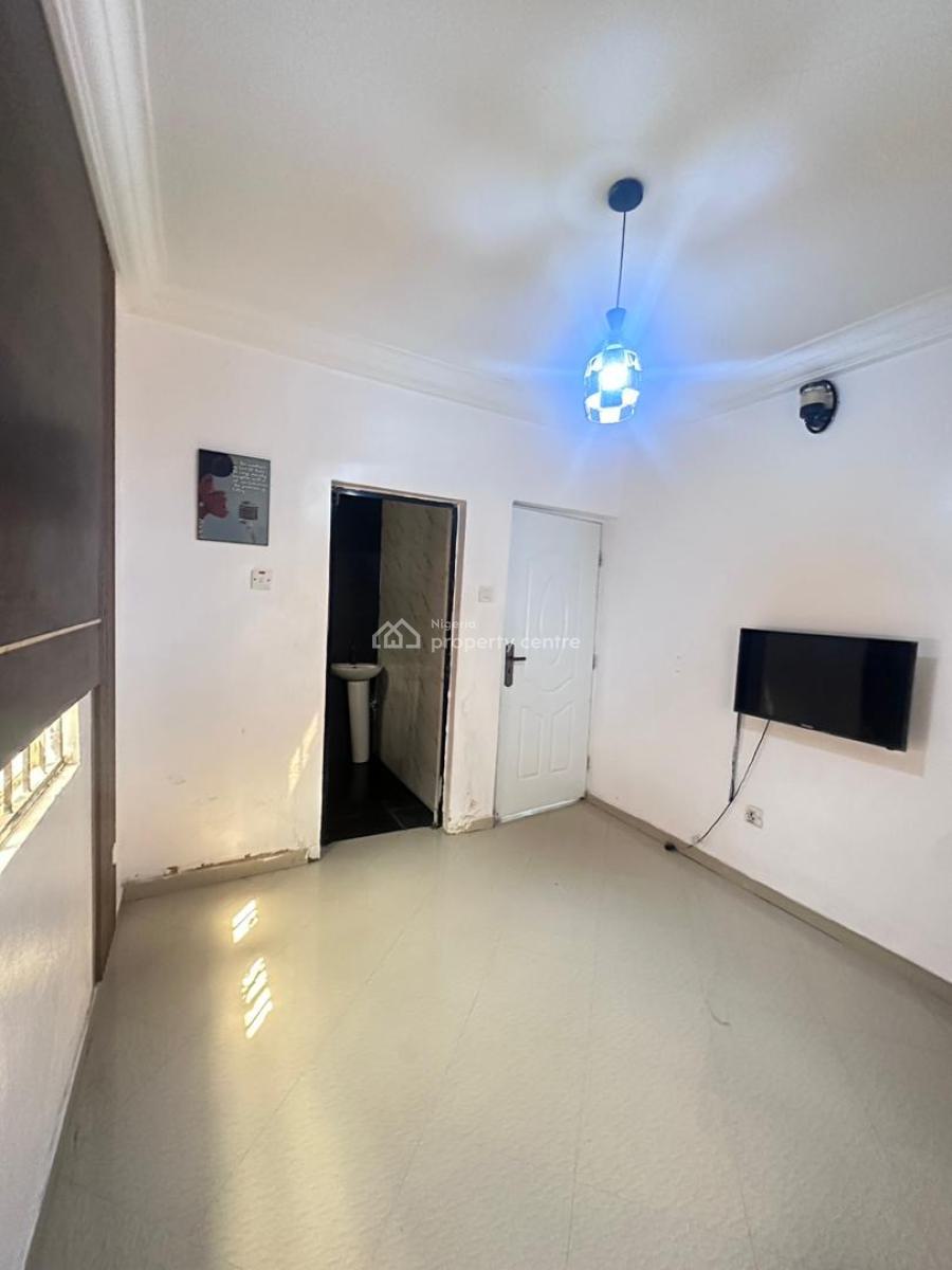 Serviced 2 Bedroom Apartment in a Serene Location, Lekki Phase 1, Lekki, Lagos, Flat / Apartment for Rent