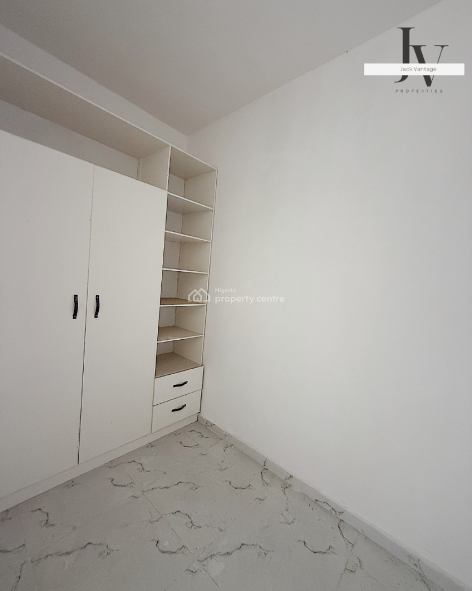 Elegant 3-bedroom Luxury Apartment -- 4th Floor Water-view Home, Lekki Phase 1, Lekki, Lagos, Flat / Apartment for Rent