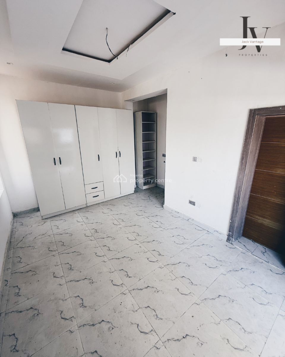 Elegant 3-bedroom Luxury Apartment -- 4th Floor Water-view Home, Lekki Phase 1, Lekki, Lagos, Flat / Apartment for Rent