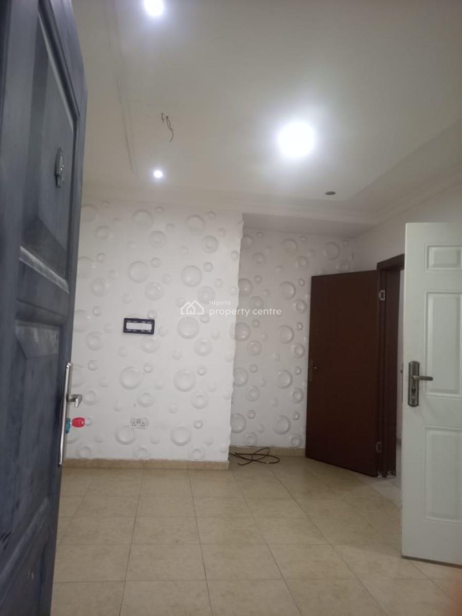 a Nice 1 Bedroom Flat / Apartment (upstair)*, in an Estate, Ikate Elegushi, Lekki, Lagos, Mini Flat (room and Parlour) for Rent