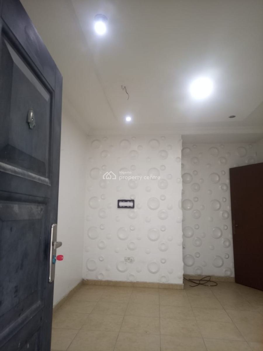 a Nice 1 Bedroom Flat / Apartment (upstair)*, in an Estate, Ikate Elegushi, Lekki, Lagos, Mini Flat (room and Parlour) for Rent