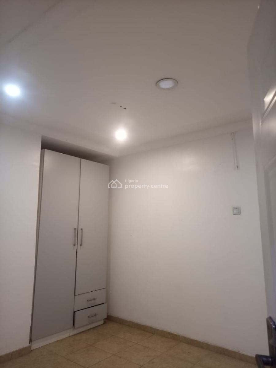 a Nice 1 Bedroom Flat / Apartment (upstair)*, in an Estate, Ikate Elegushi, Lekki, Lagos, Mini Flat (room and Parlour) for Rent