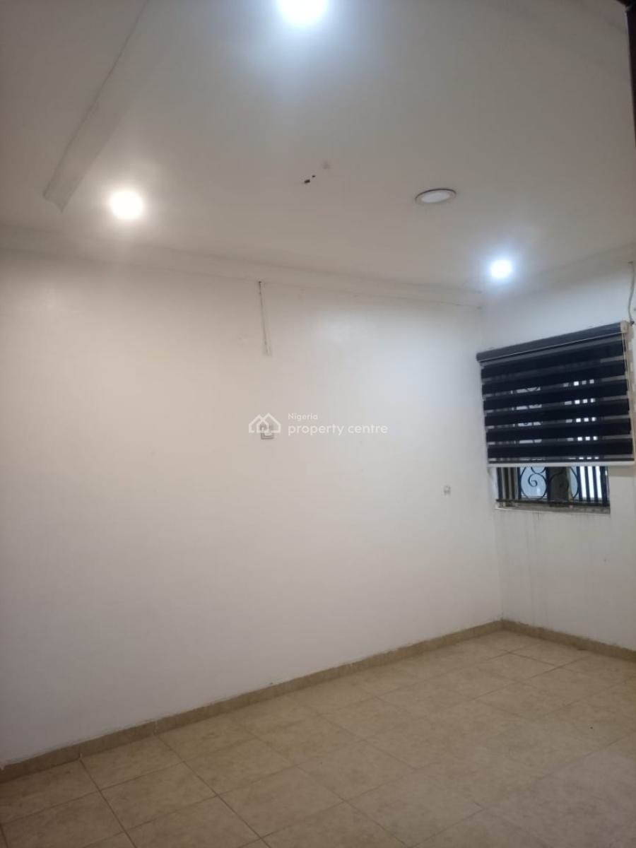 a Nice 1 Bedroom Flat / Apartment (upstair)*, in an Estate, Ikate Elegushi, Lekki, Lagos, Mini Flat (room and Parlour) for Rent