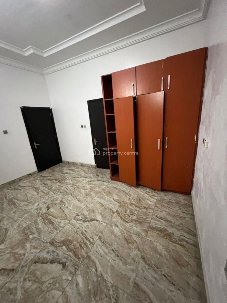 Spacious Room in a Shared Apartment Downstairs, Chevron, Lekki, Lagos, Flat / Apartment for Rent