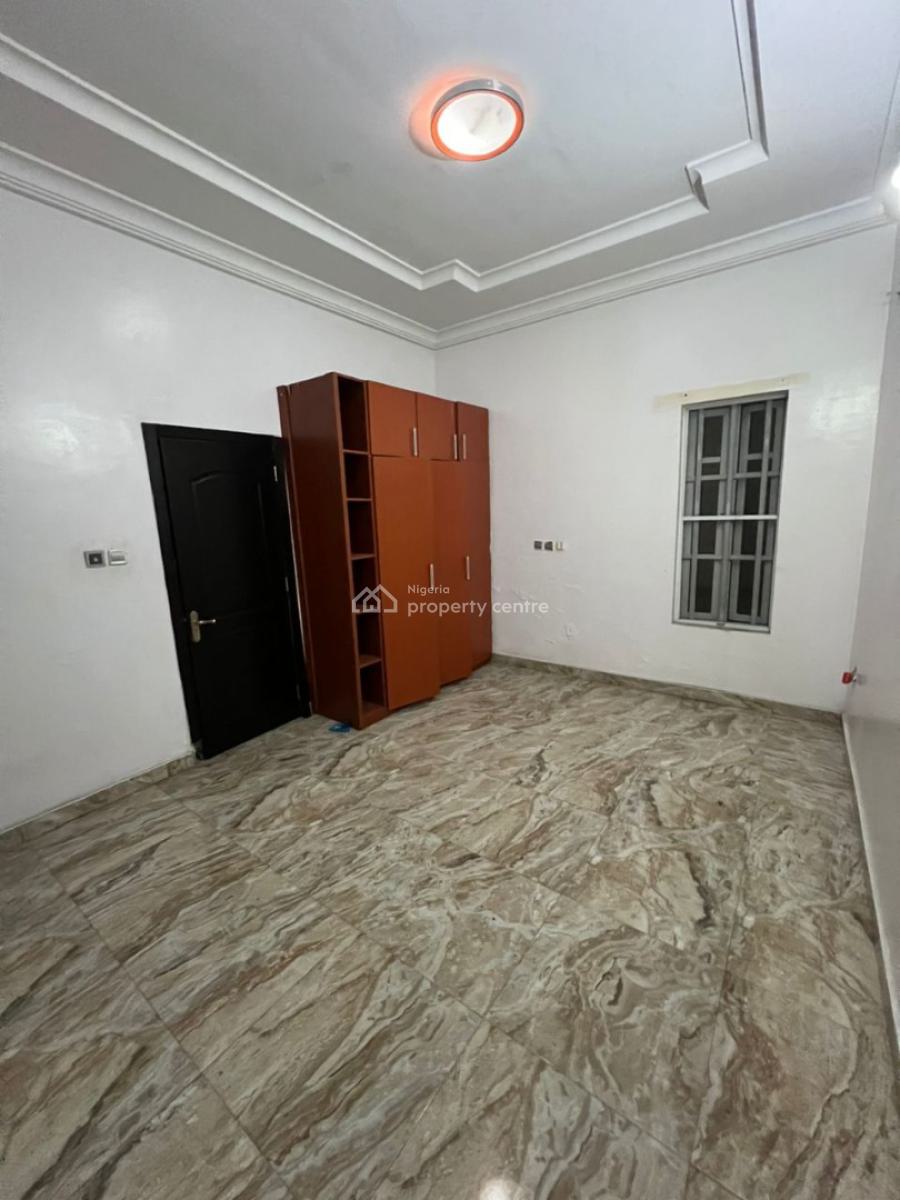 Spacious Room in a Shared Apartment Downstairs, Chevron, Lekki, Lagos, Flat / Apartment for Rent