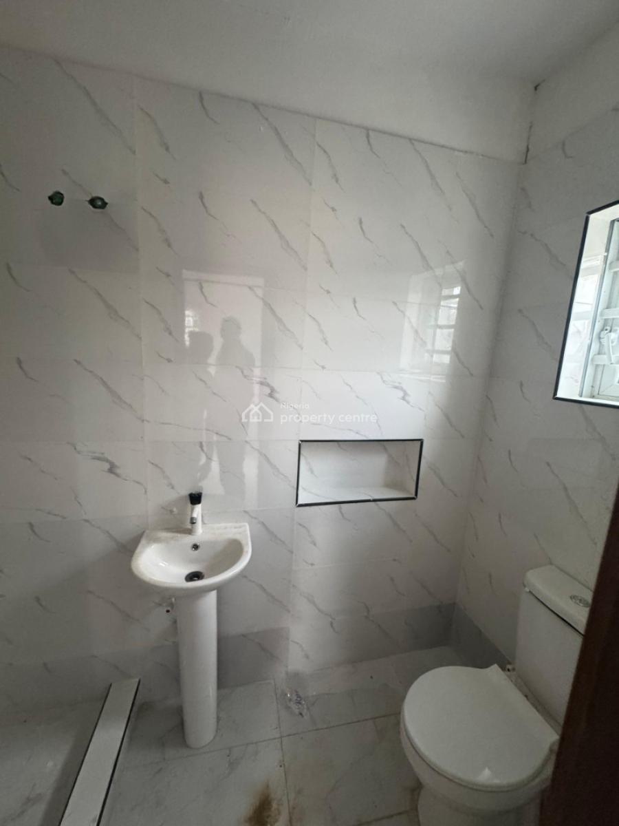 Standard Clean 2 Bedroom Flat Upstairs, Oniru, Victoria Island (vi), Lagos, Flat / Apartment for Rent