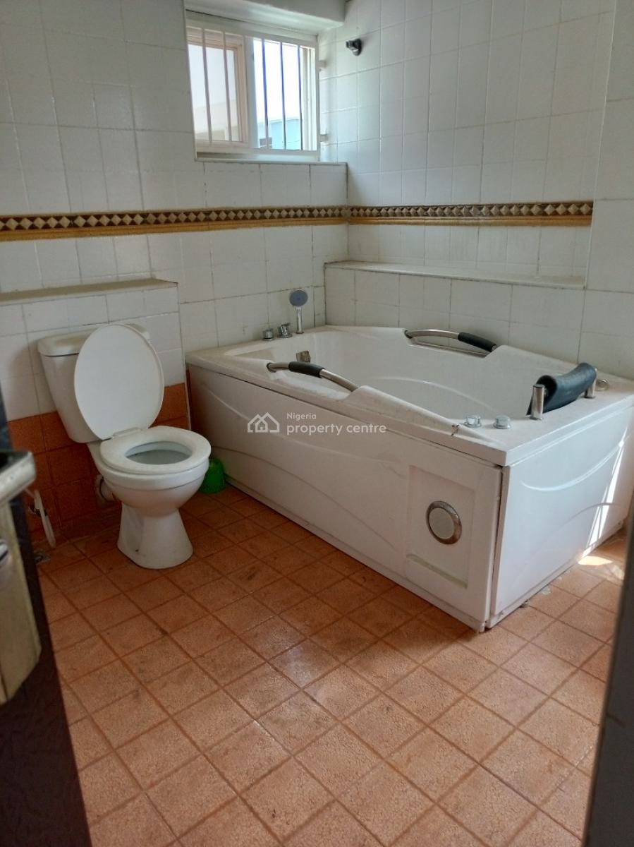 Commercial Large 4 Bedroom with Ample Park, Bq, & Dinning Lounge, Lekki Phase 1, Lekki, Lagos, Semi-detached Duplex for Rent