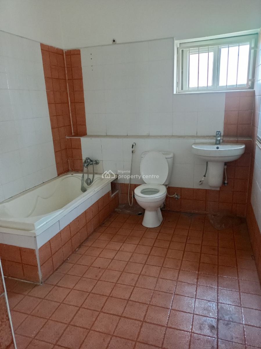 Commercial Large 4 Bedroom with Ample Park, Bq, & Dinning Lounge, Lekki Phase 1, Lekki, Lagos, Semi-detached Duplex for Rent