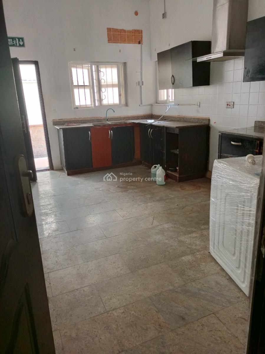 Commercial Large 4 Bedroom with Ample Park, Bq, & Dinning Lounge, Lekki Phase 1, Lekki, Lagos, Semi-detached Duplex for Rent