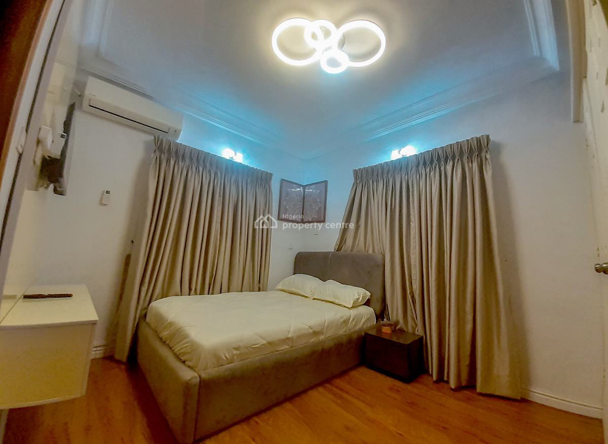 Well-furnished 4 Bedrooms Terraced Duplex, Off Muiz Banire Street, Ikeja Gra, Ikeja, Lagos, House Short Let