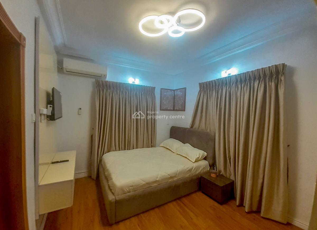 Well-furnished 4 Bedrooms Terraced Duplex, Off Muiz Banire Street, Ikeja Gra, Ikeja, Lagos, House Short Let