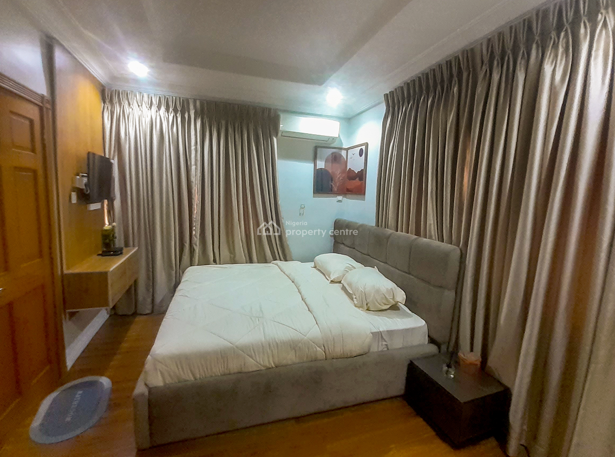 Well-furnished 4 Bedrooms Terraced Duplex, Off Muiz Banire Street, Ikeja Gra, Ikeja, Lagos, House Short Let