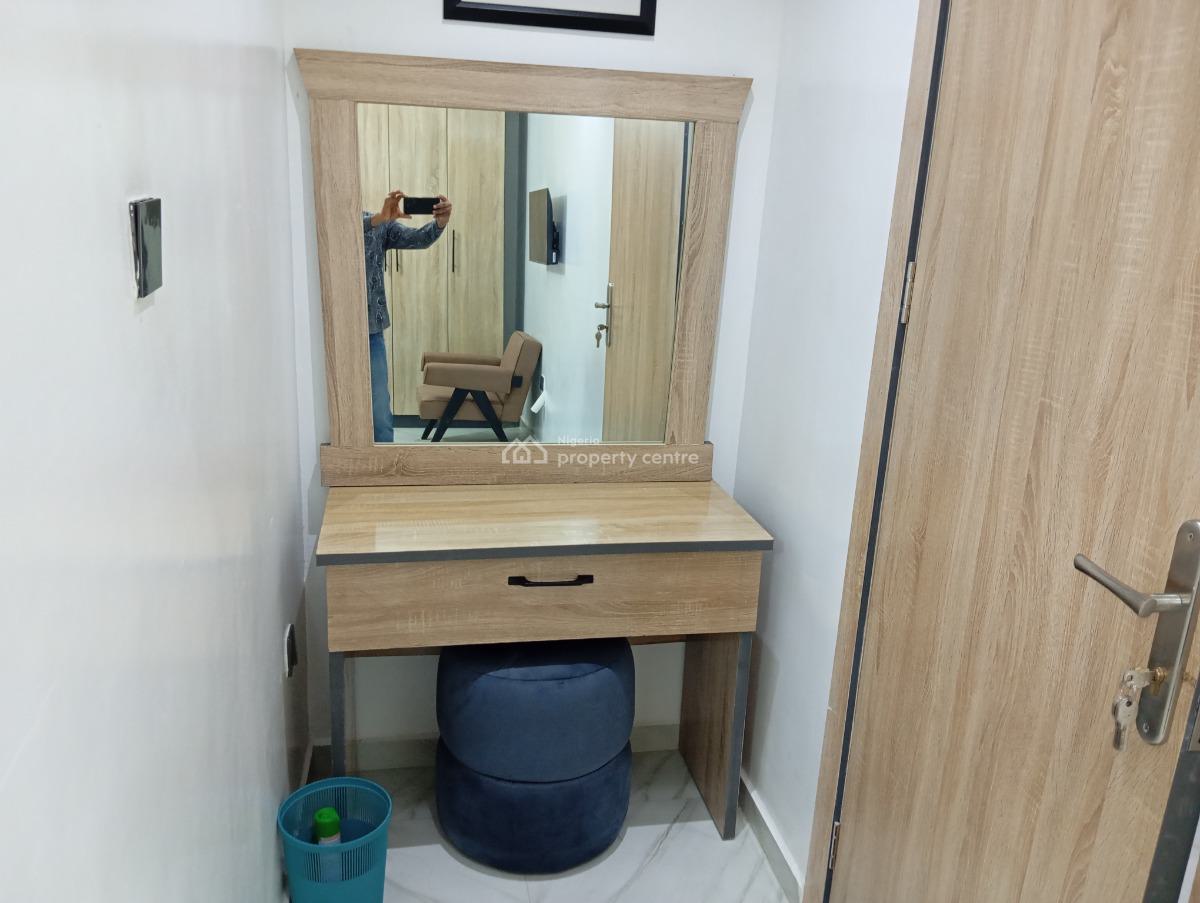 State-of-the Art 3 Bedrooms Apartment, Wifi, Netflix, Swimming Pool, Off Isaac John Street, Ikeja Gra, Ikeja, Lagos, Flat / Apartment Short Let