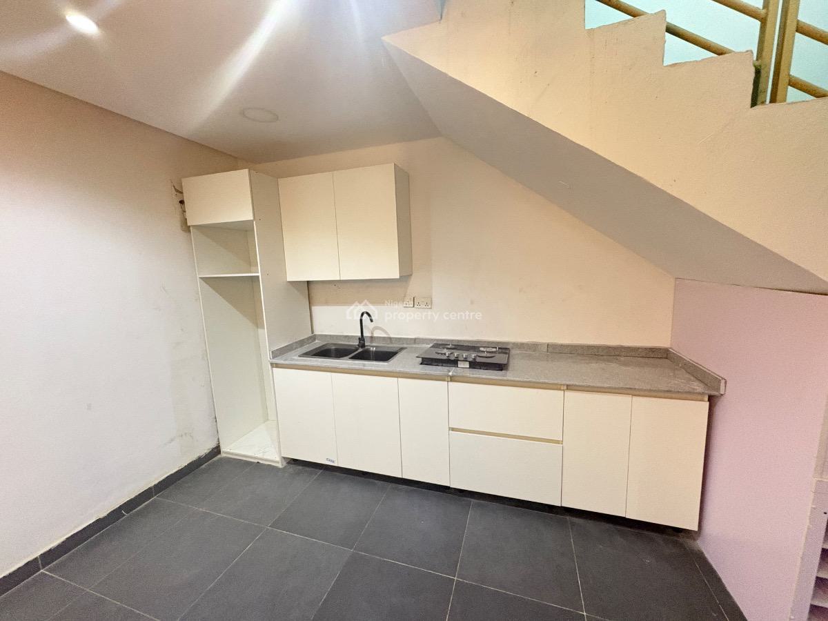 1bedroom Maisonette, Spg Road, Lekki Phase 2, Lekki, Lagos, Mini Flat (room and Parlour) for Rent