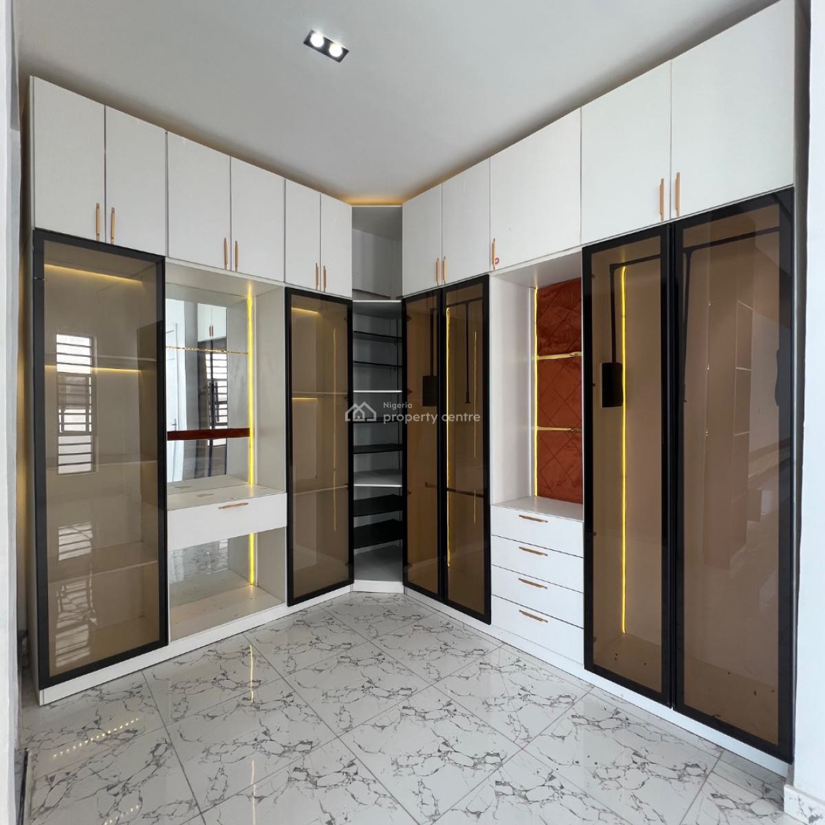 5 Bed&bq  370 Million, Ikota, Lekki, Lagos, Detached Duplex for Sale