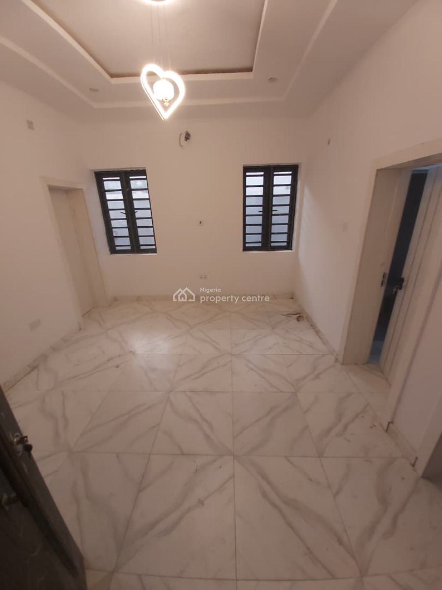 Exquisite 2 Bedroom Apartment, Beach Front Estate, Lekki Phase 2, Lekki, Lagos, Flat / Apartment for Rent