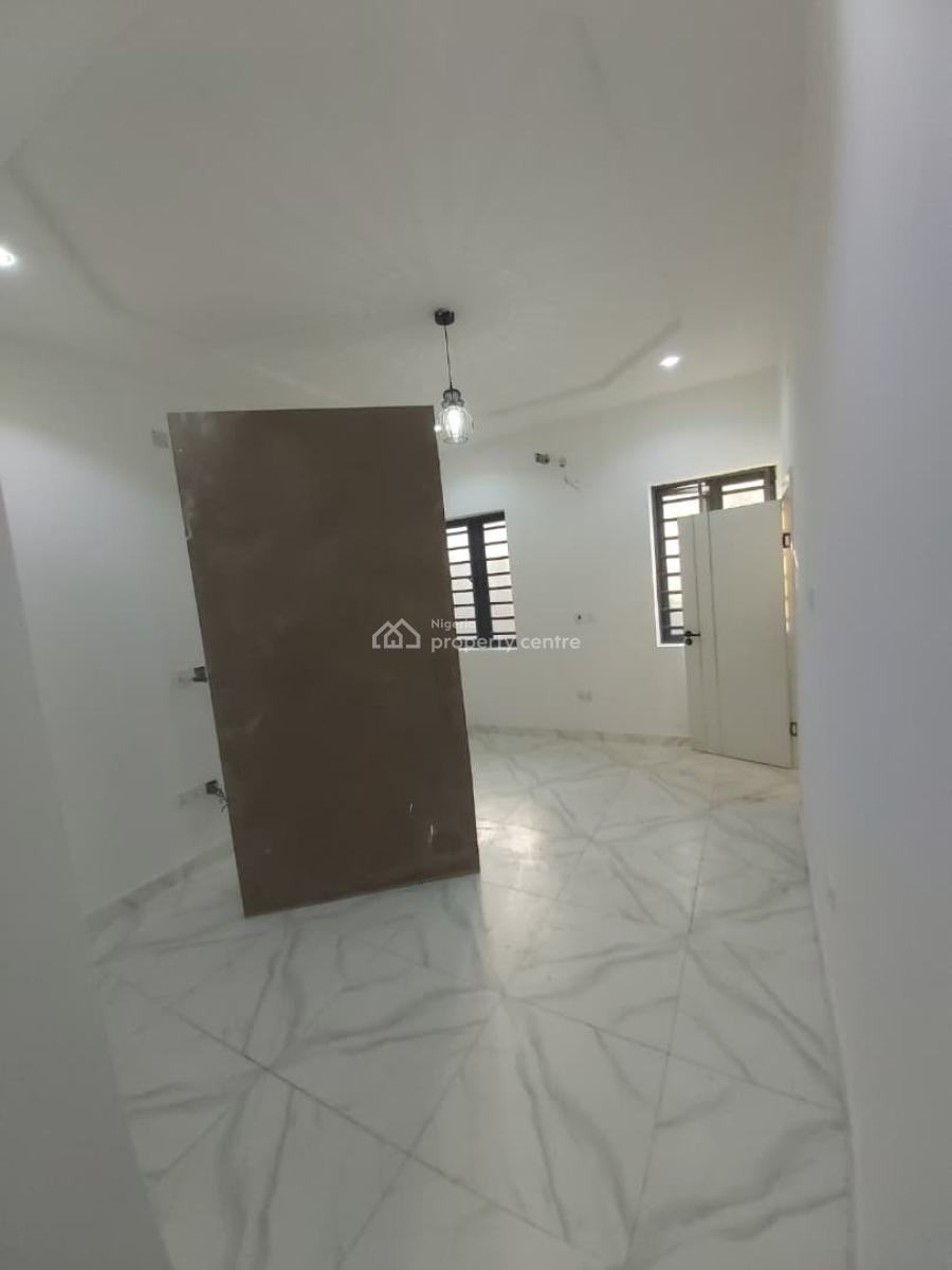 Exquisite 2 Bedroom Apartment, Beach Front Estate, Lekki Phase 2, Lekki, Lagos, Flat / Apartment for Rent