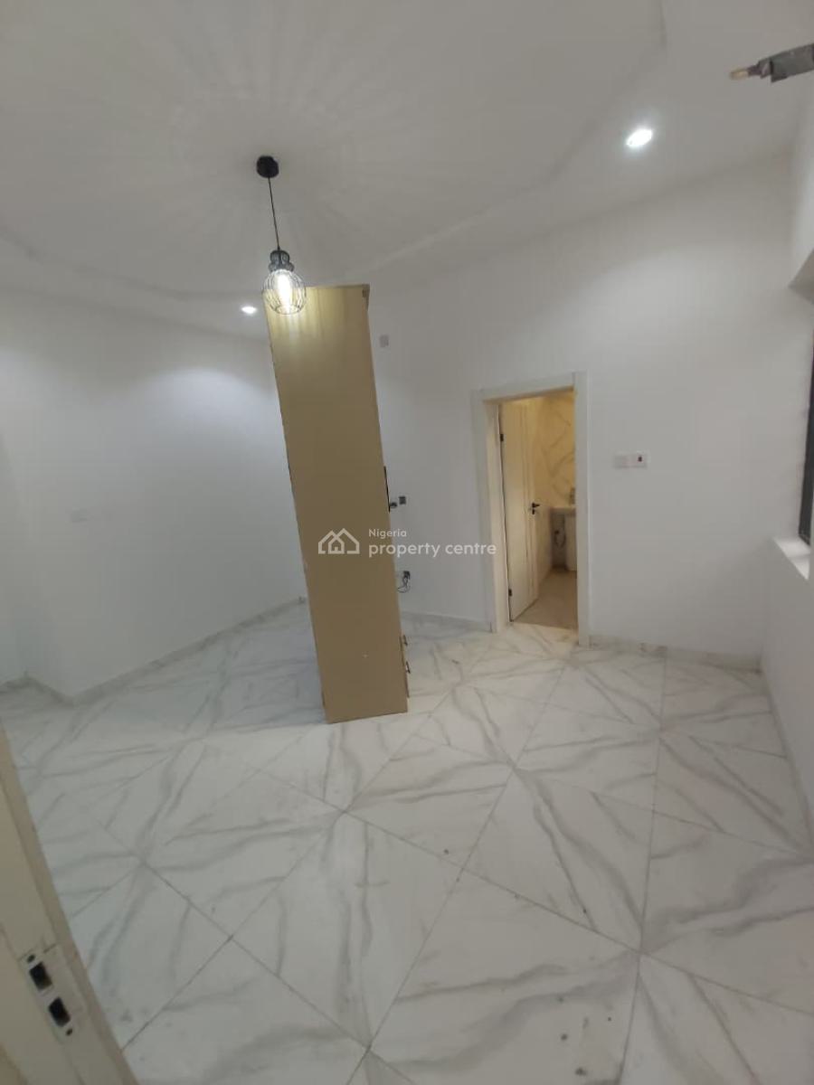 Exquisite 2 Bedroom Apartment, Beach Front Estate, Lekki Phase 2, Lekki, Lagos, Flat / Apartment for Rent