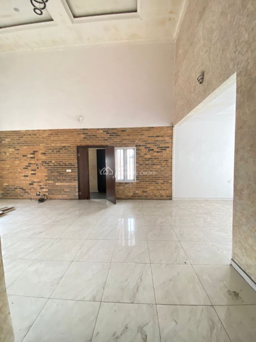 Spacious 4 Bedroom Terrace Duplex in an Estate, Osapa, Lekki, Lagos, Terraced Duplex for Rent