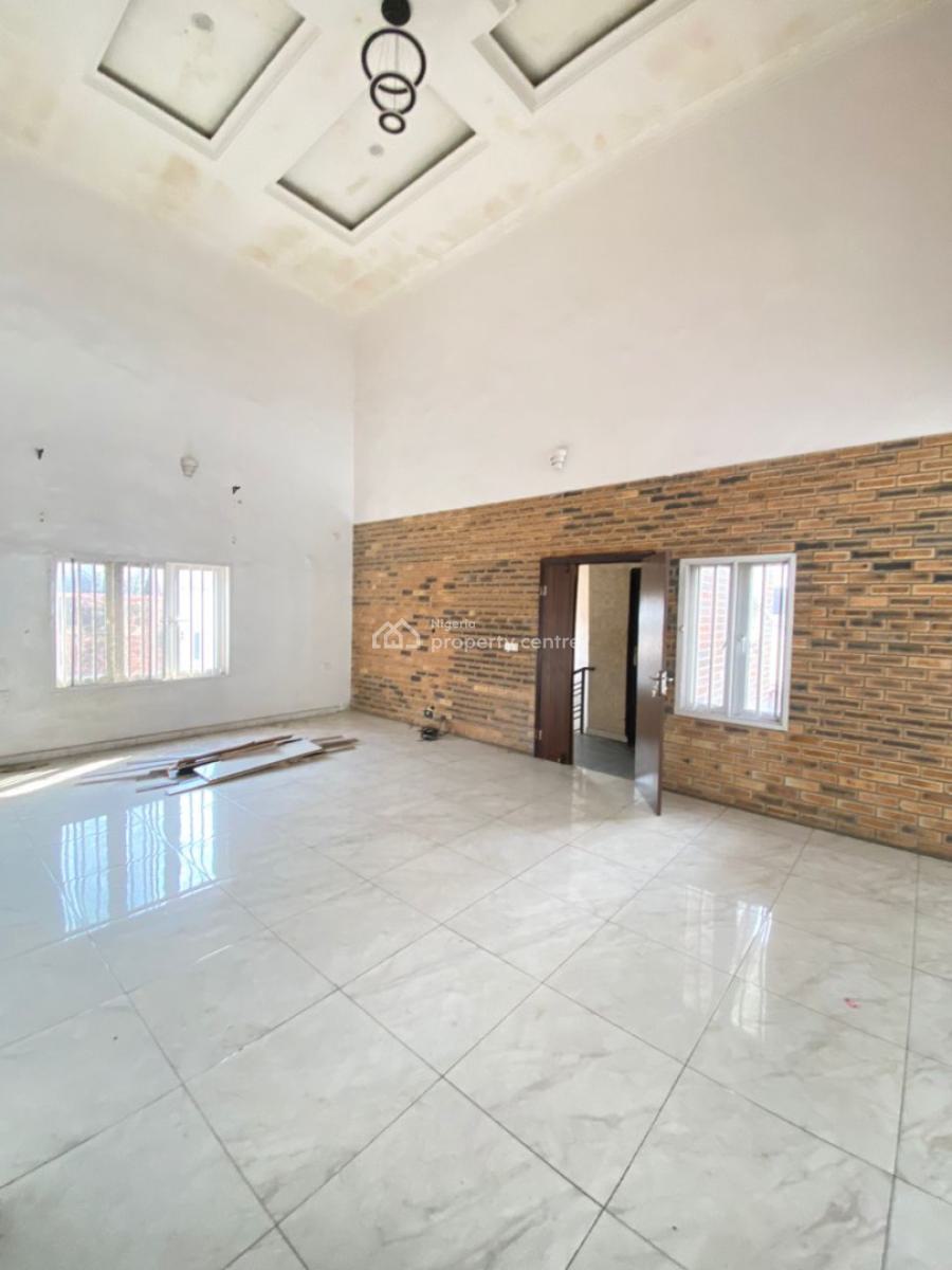 Spacious 4 Bedroom Terrace Duplex in an Estate, Osapa, Lekki, Lagos, Terraced Duplex for Rent