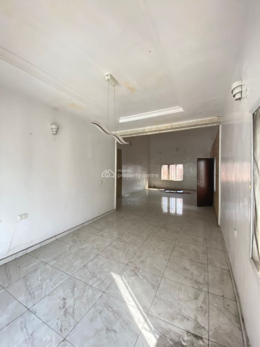 Spacious 4 Bedroom Terrace Duplex in an Estate, Osapa, Lekki, Lagos, Terraced Duplex for Rent