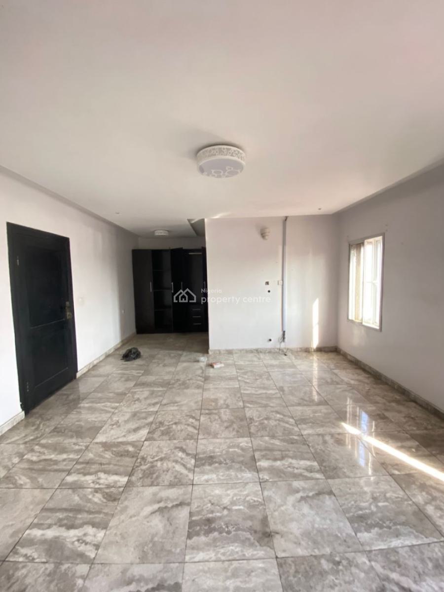 Spacious 4 Bedroom Terrace Duplex in an Estate, Osapa, Lekki, Lagos, Terraced Duplex for Rent