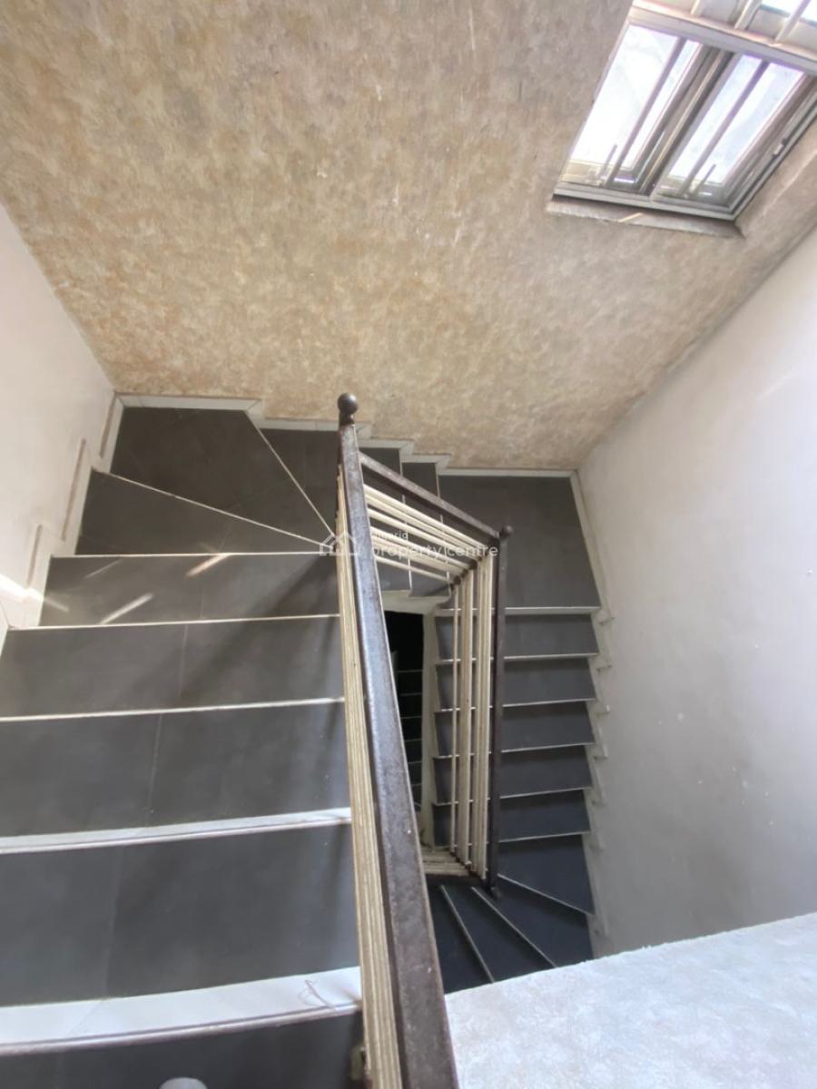 Spacious 4 Bedroom Terrace Duplex in an Estate, Osapa, Lekki, Lagos, Terraced Duplex for Rent