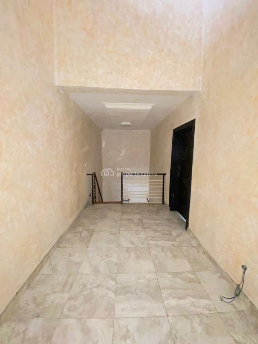 Spacious 4 Bedroom Terrace Duplex in an Estate, Osapa, Lekki, Lagos, Terraced Duplex for Rent