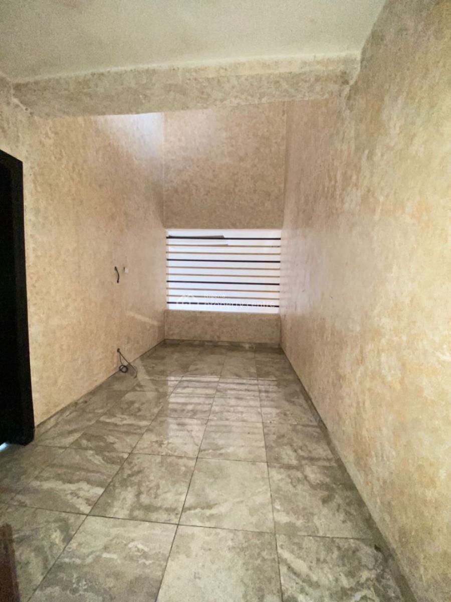 Spacious 4 Bedroom Terrace Duplex in an Estate, Osapa, Lekki, Lagos, Terraced Duplex for Rent