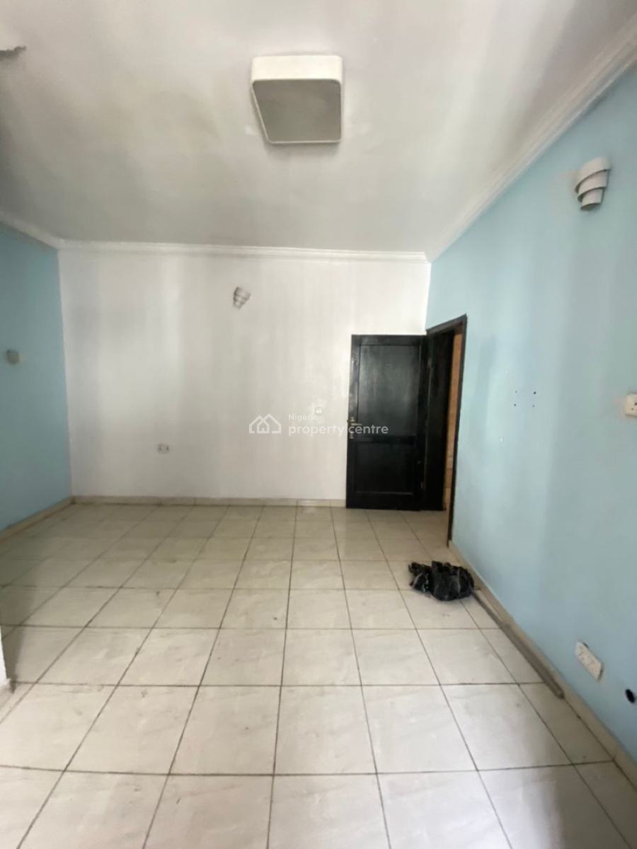 Spacious 4 Bedroom Terrace Duplex in an Estate, Osapa, Lekki, Lagos, Terraced Duplex for Rent