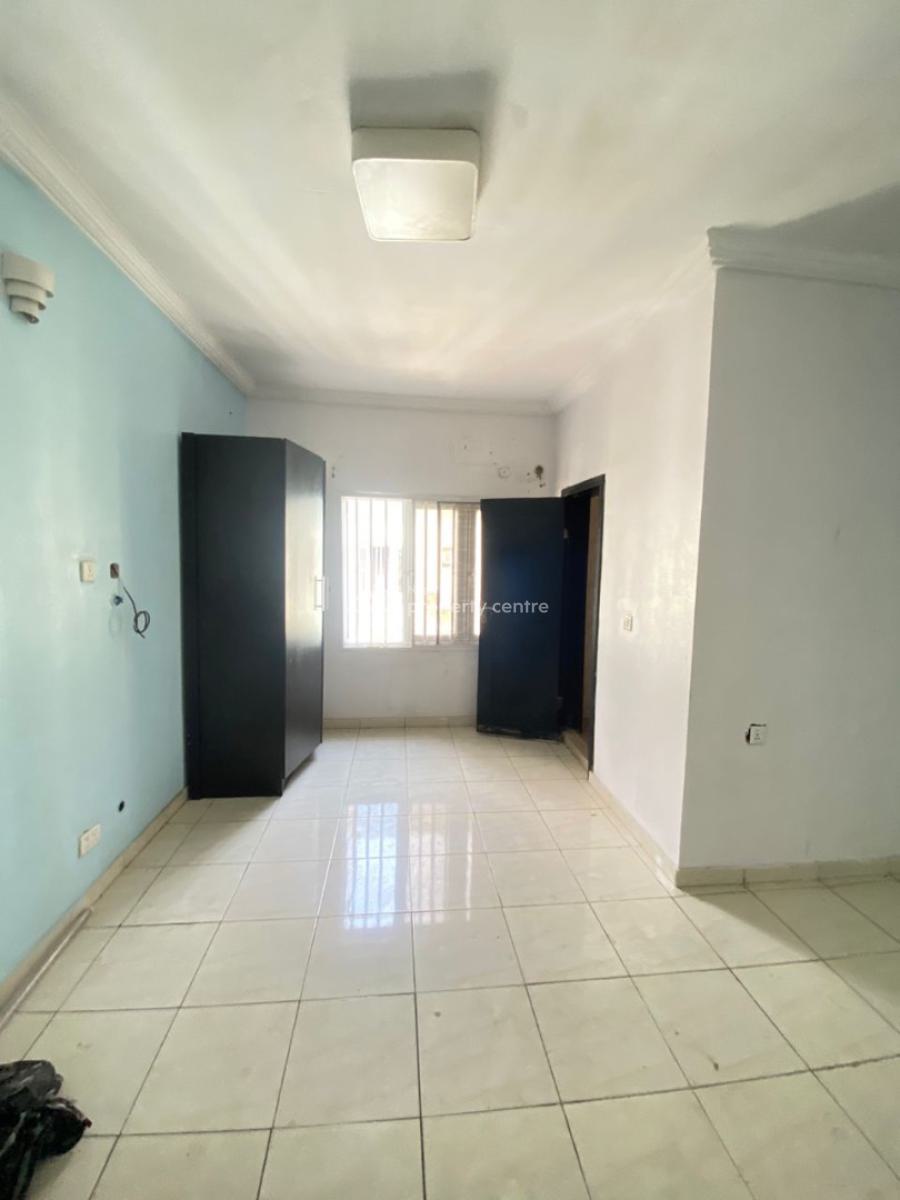 Spacious 4 Bedroom Terrace Duplex in an Estate, Osapa, Lekki, Lagos, Terraced Duplex for Rent