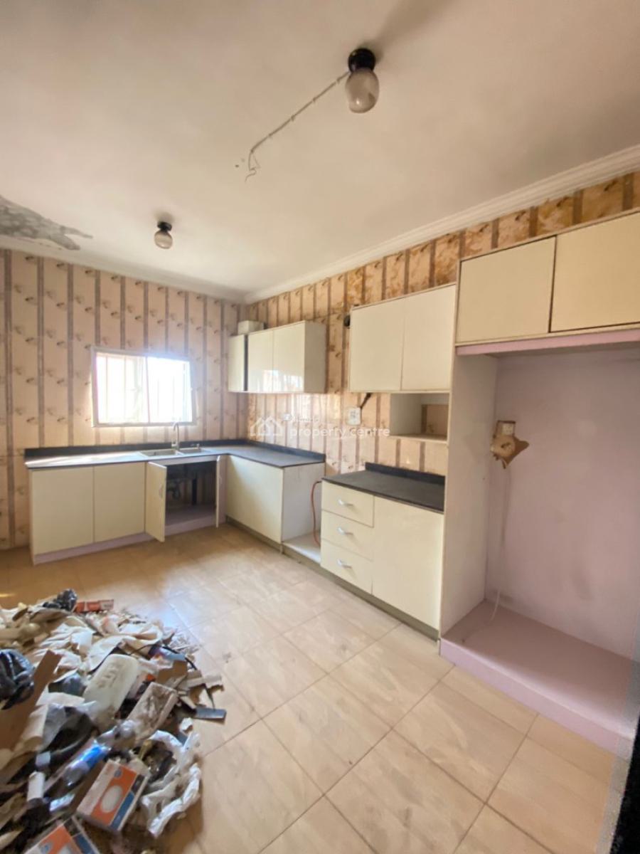 Spacious 4 Bedroom Terrace Duplex in an Estate, Osapa, Lekki, Lagos, Terraced Duplex for Rent