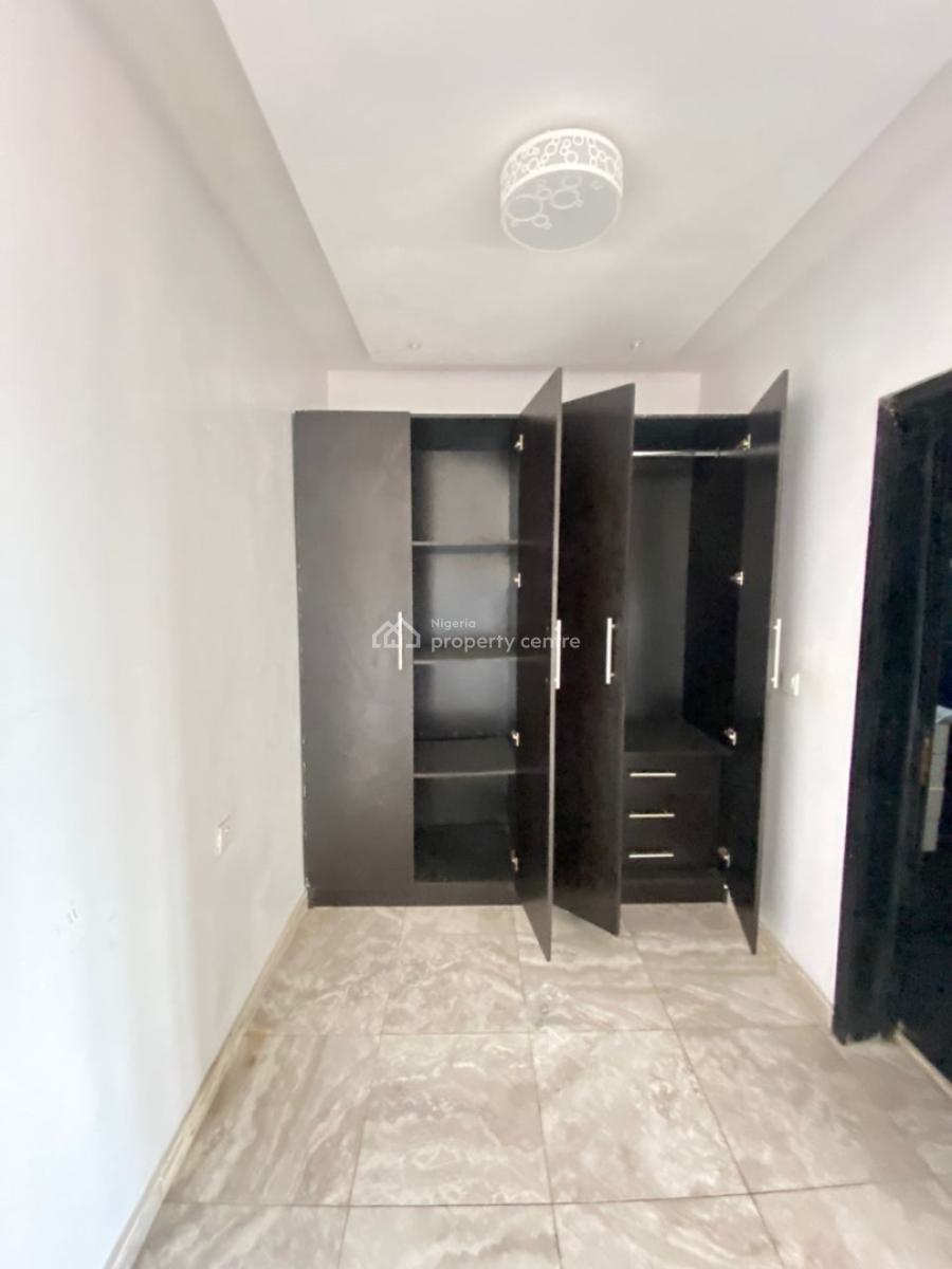 Spacious 4 Bedroom Terrace Duplex in an Estate, Osapa, Lekki, Lagos, Terraced Duplex for Rent