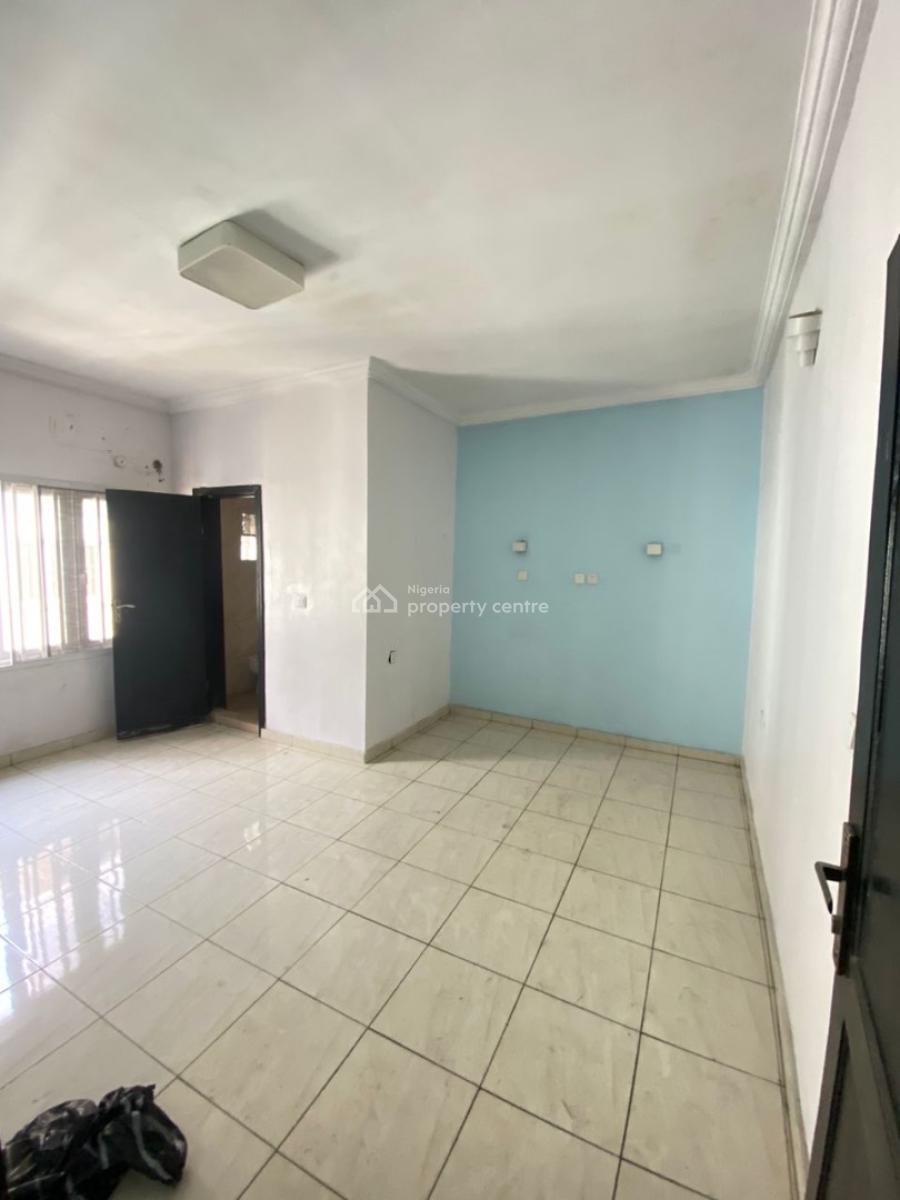 Spacious 4 Bedroom Terrace Duplex in an Estate, Osapa, Lekki, Lagos, Terraced Duplex for Rent