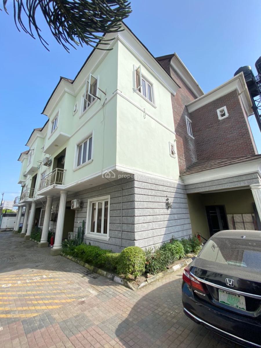 Spacious 4 Bedroom Terrace Duplex in an Estate, Osapa, Lekki, Lagos, Terraced Duplex for Rent