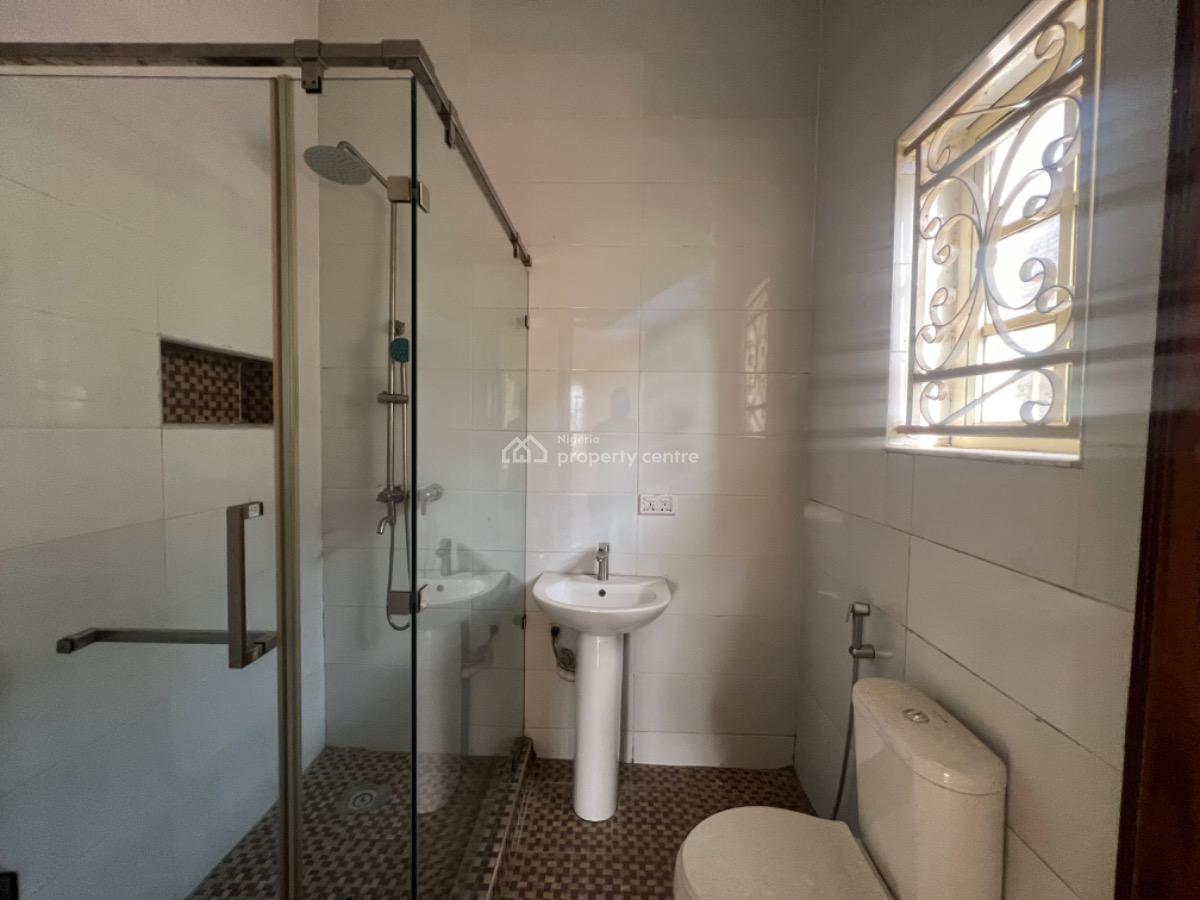 Spacious 3 Bedroom Apartment, Off Admiralty Way, Lekki Phase 1, Lekki, Lagos, Flat / Apartment for Rent