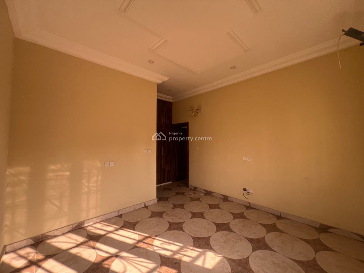 Spacious 3 Bedroom Apartment, Off Admiralty Way, Lekki Phase 1, Lekki, Lagos, Flat / Apartment for Rent