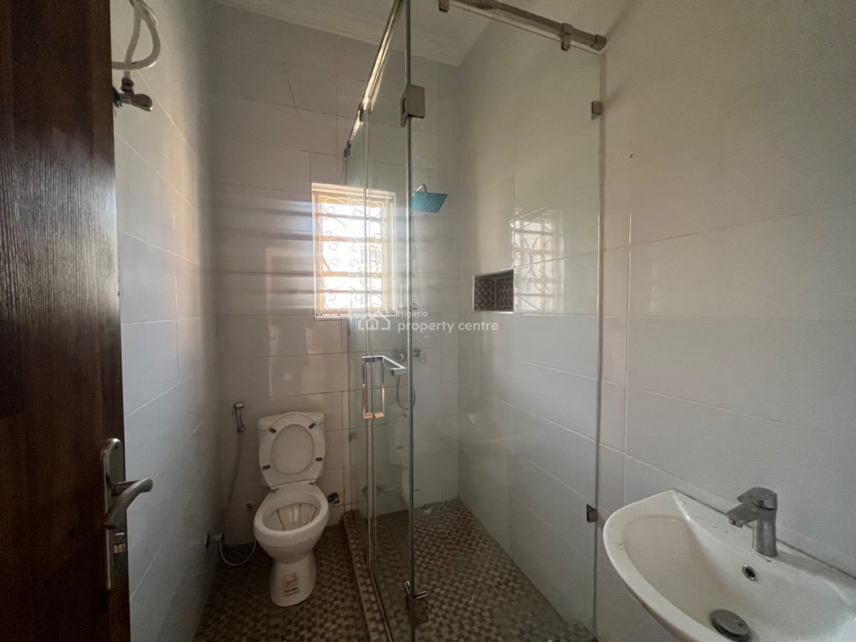 Spacious 3 Bedroom Apartment, Off Admiralty Way, Lekki Phase 1, Lekki, Lagos, Flat / Apartment for Rent