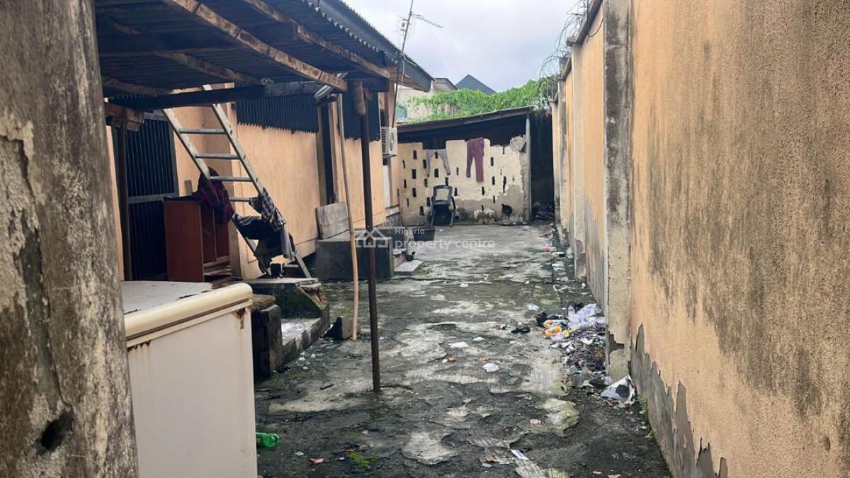 Massive 18 Rooms Detached House on Ogunusi Road Ogba -ojodu Lagos, Ogunnusi Road Ogba, Ogba, Ikeja, Lagos, Commercial Property for Sale