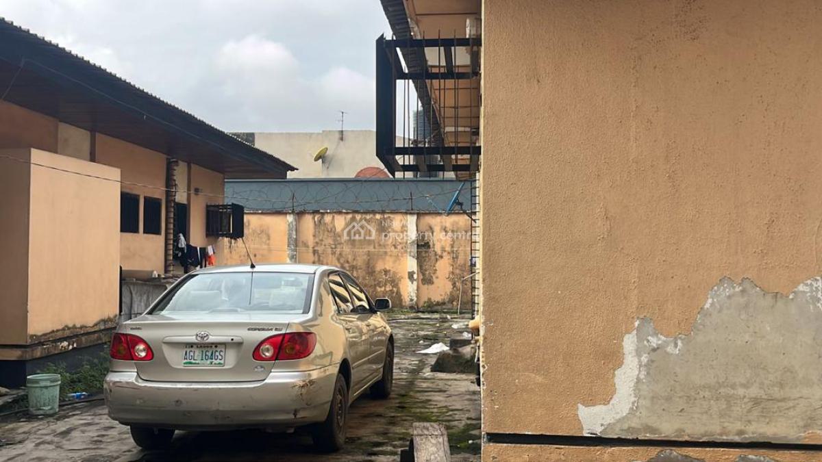 Massive 18 Rooms Detached House on Ogunusi Road Ogba -ojodu Lagos, Ogunnusi Road Ogba, Ogba, Ikeja, Lagos, Commercial Property for Sale