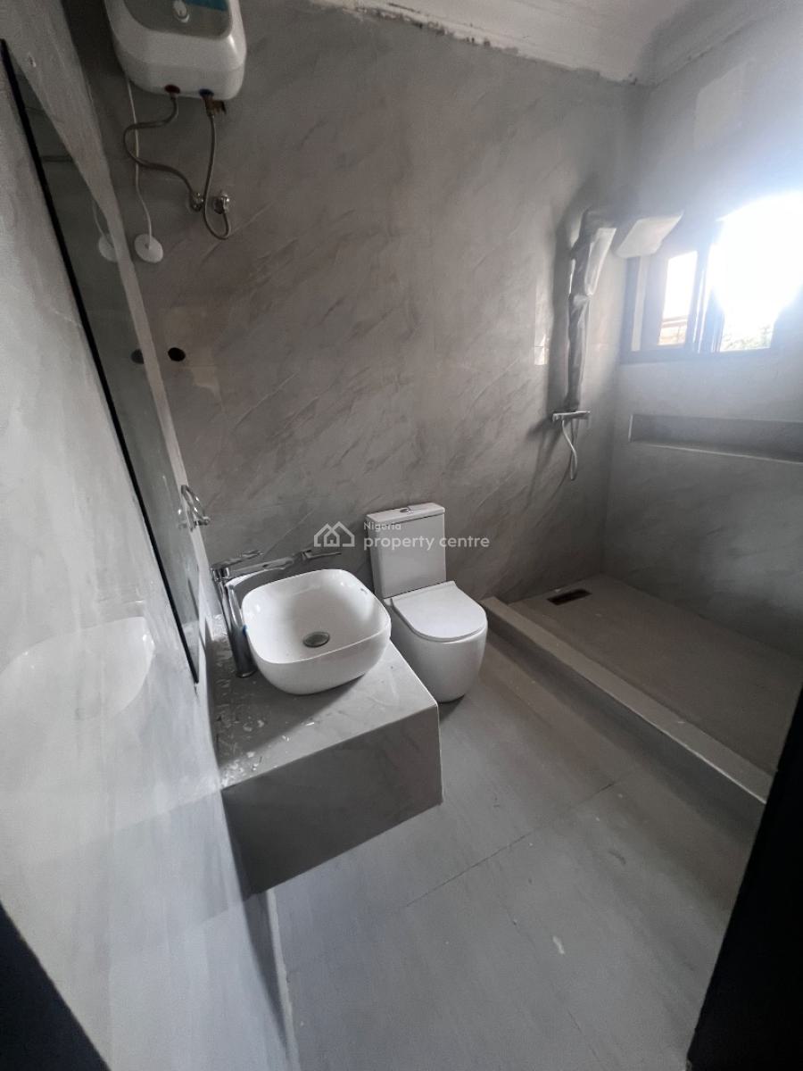 Spacious 3 Bedroom Serviced Apartment with Bq, Swimming Pool and Gym, Off Admiralty Way, Lekki Phase 1, Lekki, Lagos, Flat / Apartment for Rent