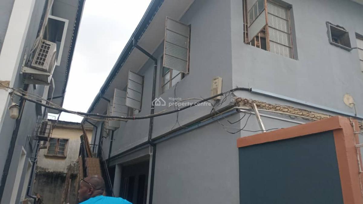 Ground Floor 3 Bedroom, Off Akerele, Surulere, Lagos, Flat / Apartment for Rent