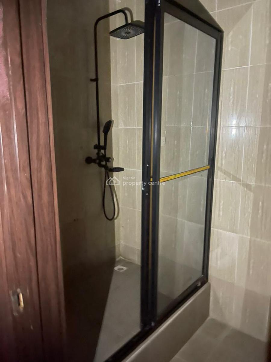 Luxury Serviced Mini Flat + Fitted Kitchen, Balcony, 2 Toilets, Off Admiralty Way, Lekki Phase 1, Lekki, Lagos, Mini Flat (room and Parlour) for Rent