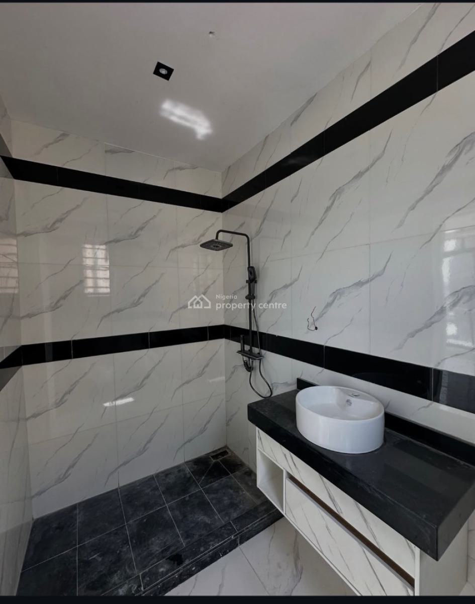 Nice and Spacious 2 Bedroom Service Apartment, Lekki Phase 1 Lagos, Lekki, Lagos, Flat / Apartment for Sale