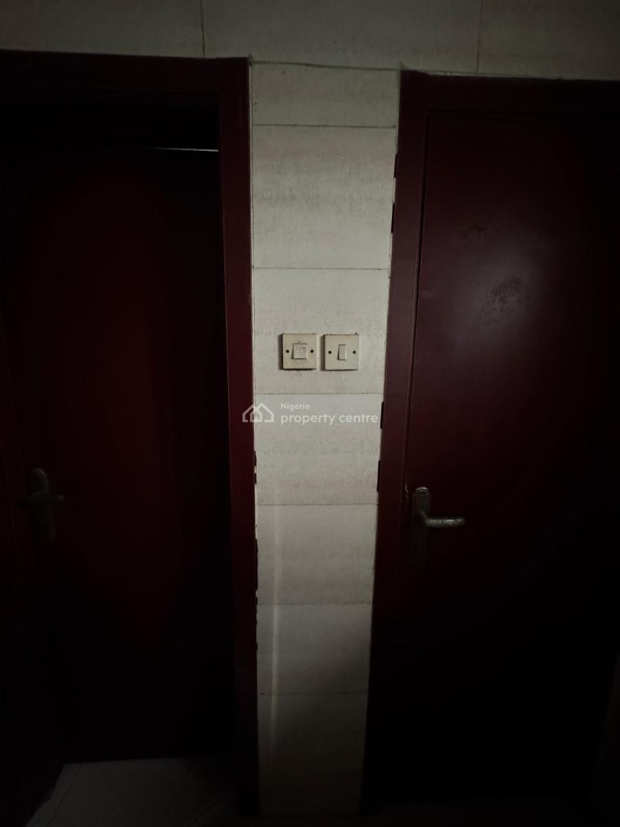 a Spacious Office/ Commercial Space, Mobil Road, Ilaje, Ajah, Lagos, Office Space for Rent