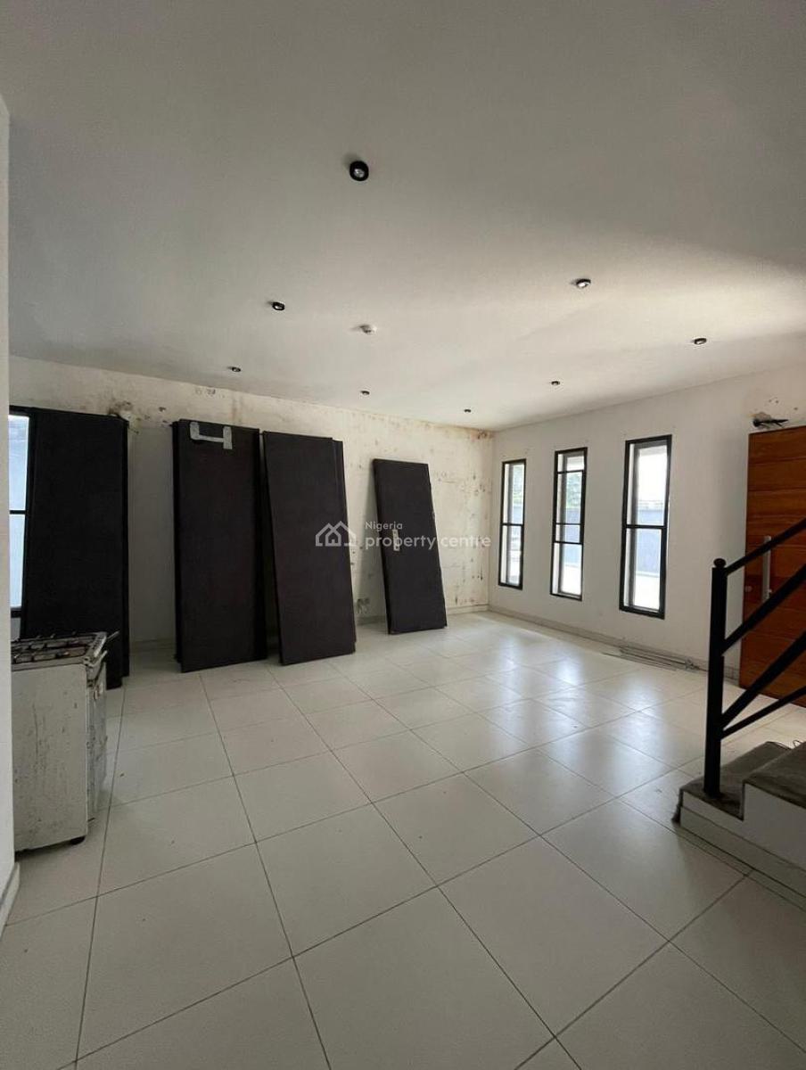 Well Maintained 4bedroom  Maisonette with a Bq, Ologolo, Lekki, Lagos, Flat / Apartment for Rent