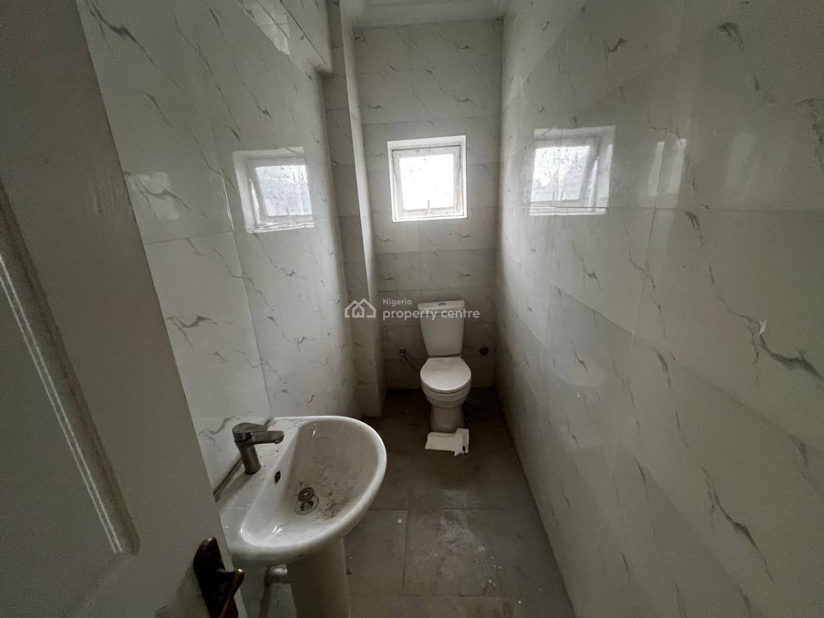 Modern 2 Bedroom Open Plan Office Space, Panti Street, Adekunle, Yaba, Lagos, Flat / Apartment for Rent