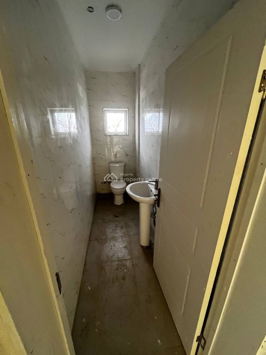 Modern 2 Bedroom Open Plan Office Space, Panti Street, Adekunle, Yaba, Lagos, Flat / Apartment for Rent