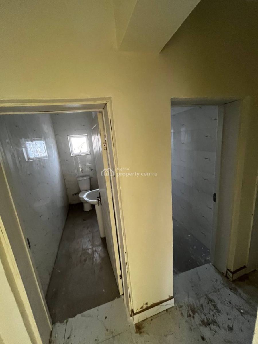 Modern 2 Bedroom Open Plan Office Space, Panti Street, Adekunle, Yaba, Lagos, Flat / Apartment for Rent