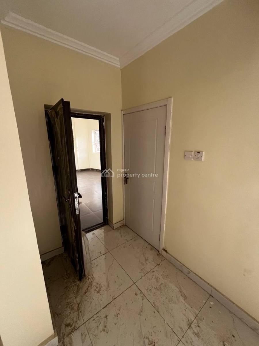 Modern 2 Bedroom Open Plan Office Space, Panti Street, Adekunle, Yaba, Lagos, Flat / Apartment for Rent